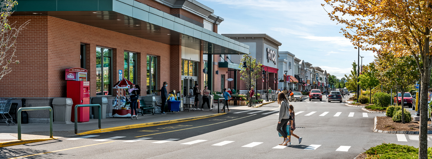 shops at highland commons outside view